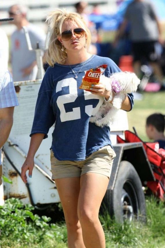 Britney-Spears-at-a-soccer