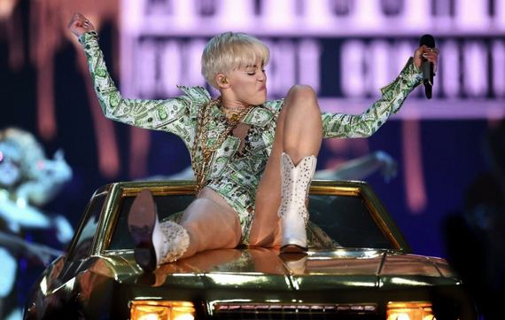 Miley Cyrus Shows Round Butts Performs Live In London
