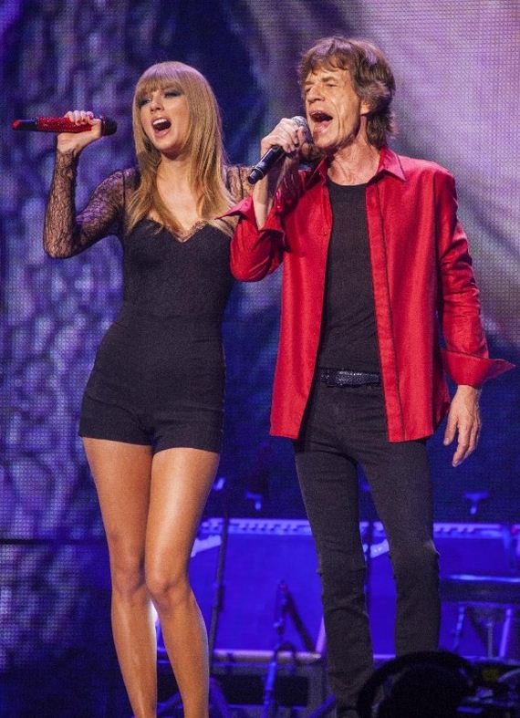 Taylor-Swift-Performing-at-The-Rolling-Stones