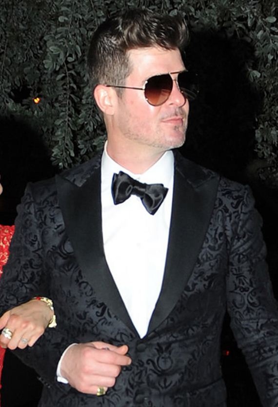 gallery_enlarged-robin-thicke-new-years-diva