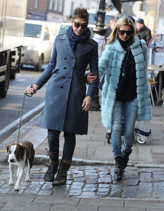 watch_out_kate_moss_stumbles_over_while_walking_her_dog