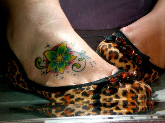 11-sensible-small-flower-tattoos
