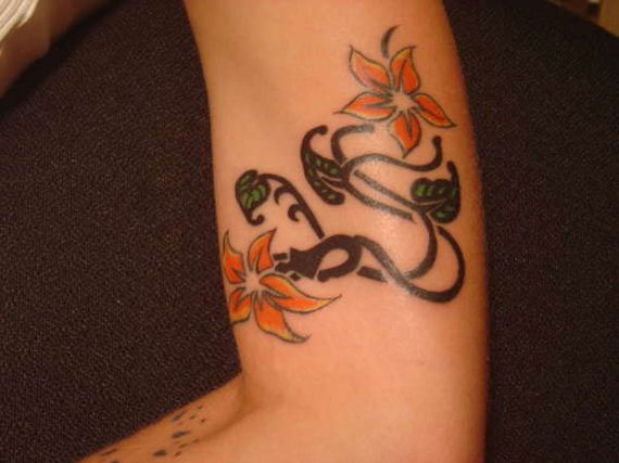 12-sensible-small-flower-tattoos