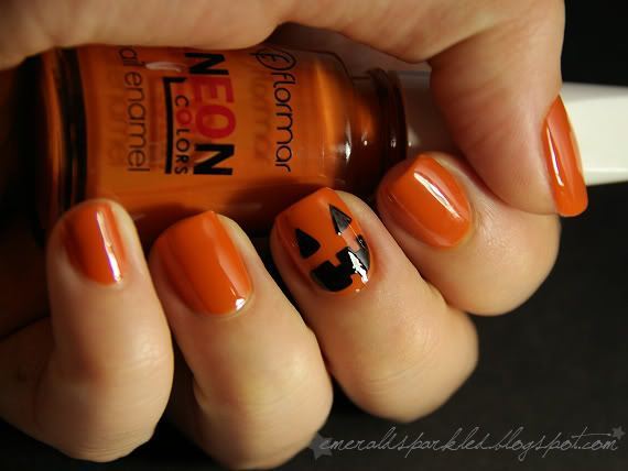 13-halloween-nail-manicures