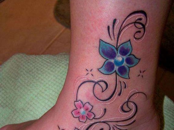 13-sensible-small-flower-tattoos