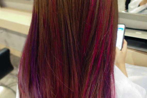 17-pink-streaks-in-brown-hair