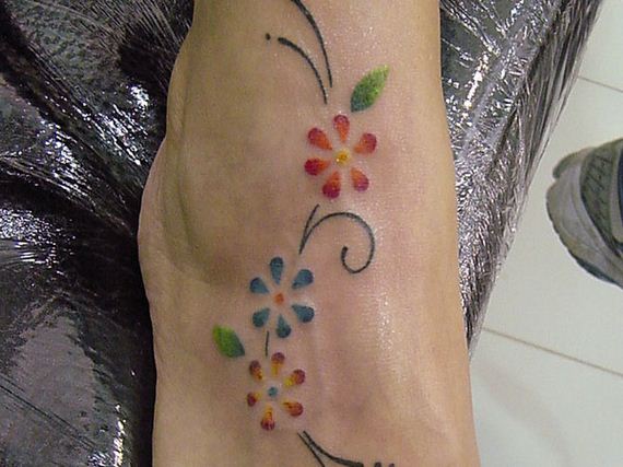 24-sensible-small-flower-tattoos