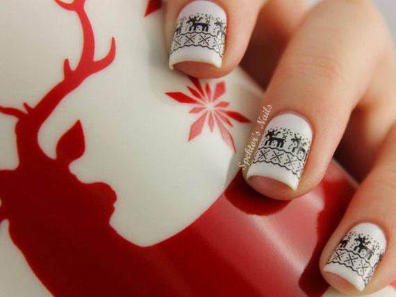 24-cool-christmas-nail-designs