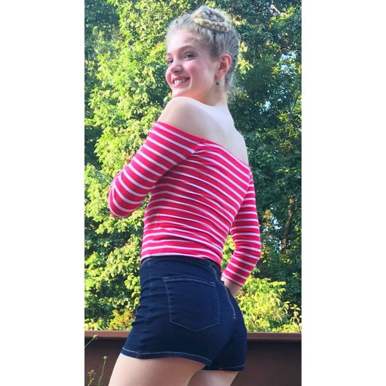 Hot Elena Kampouris Photos 12thBLOG