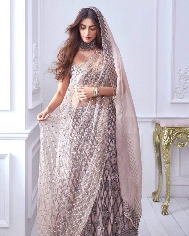 40 Almost Nude Sonam Kapoor Photos 12thBLOG