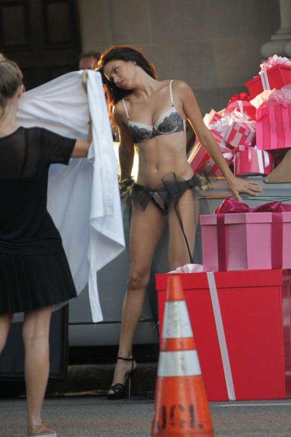 Adriana-Lima-shooting-commercial