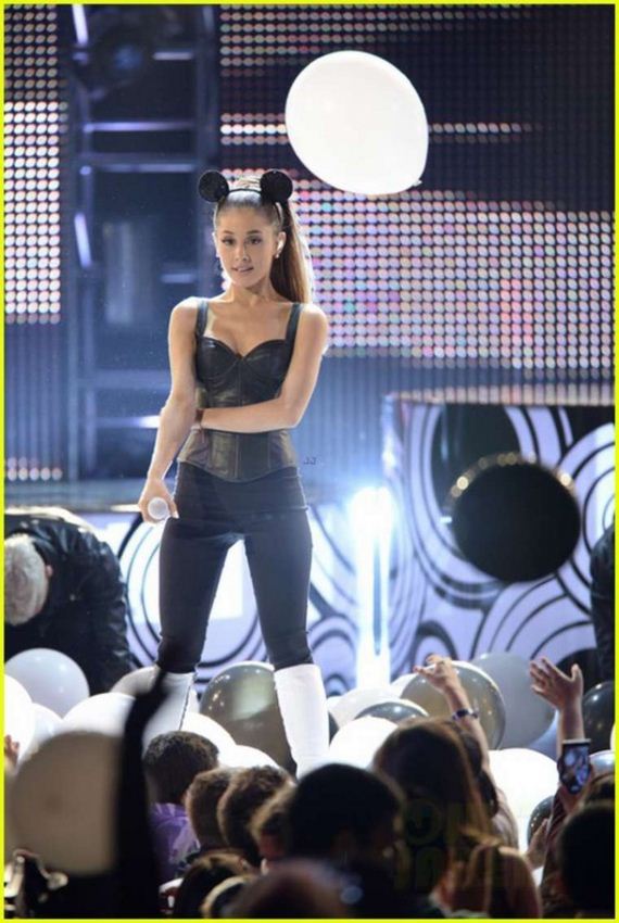 Ariana-Grande---2014-Radio-Disney