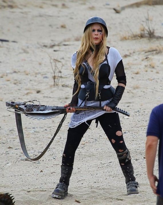 Avril-Lavigne---filming-her-video-Rock-N-Roll-in