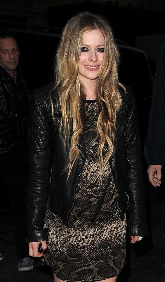 Avril-Lavigne-outside-Nobu