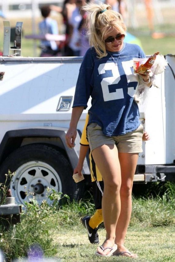 Britney-Spears-at-a-soccer