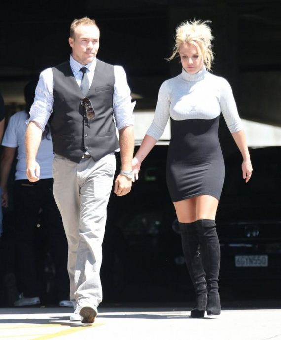 Britney-Spears-attends-church-in-Thousand