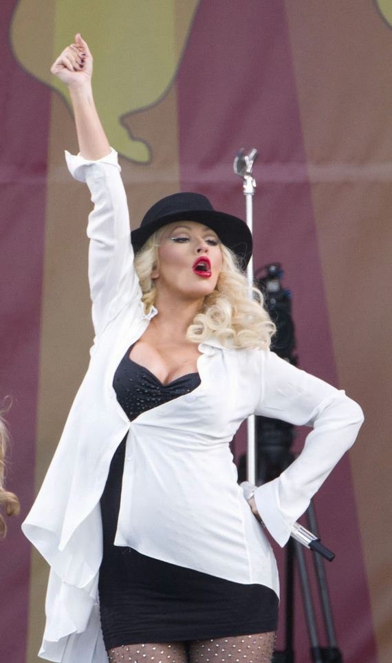 Christina-Aguilera-Massive-Cleavage