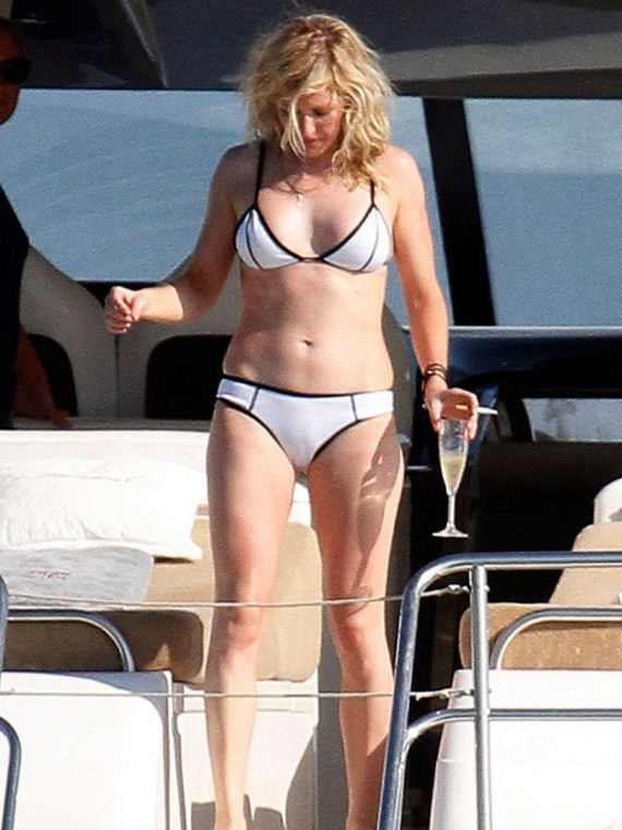 Ellie-Goulding-in-a-Bikini