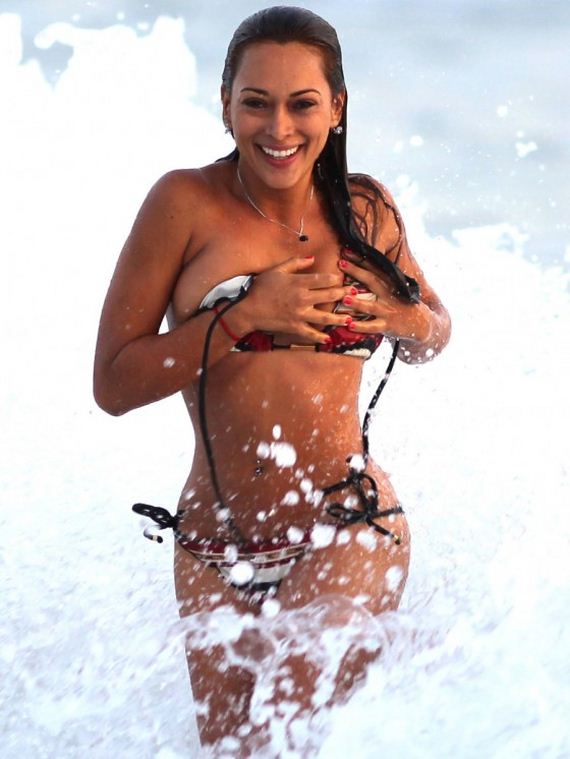 Fernanda-Marin-Bikini-Candids-on-the-Beach-in-Malibu