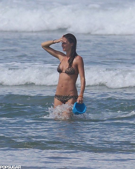 Gisele-Bundchen---wearing-a-Bikini-in-Costa