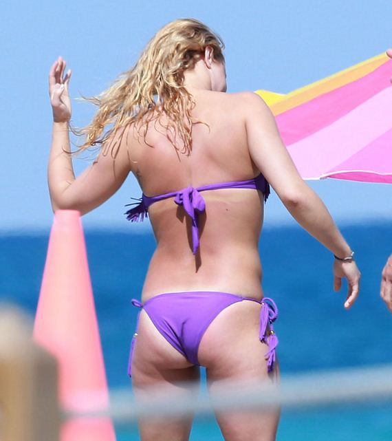 Hayden-Panettiere-Purple-Bikini