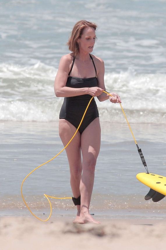 Helen-Hunt---wearing-a-swimsuit-on-the-set-of-Ride
