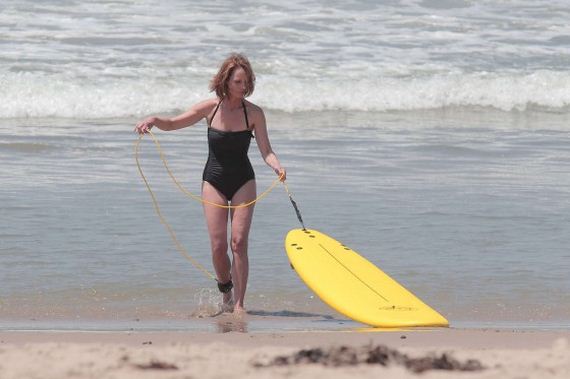 Helen-Hunt---wearing-a-swimsuit-on-the-set-of-Ride