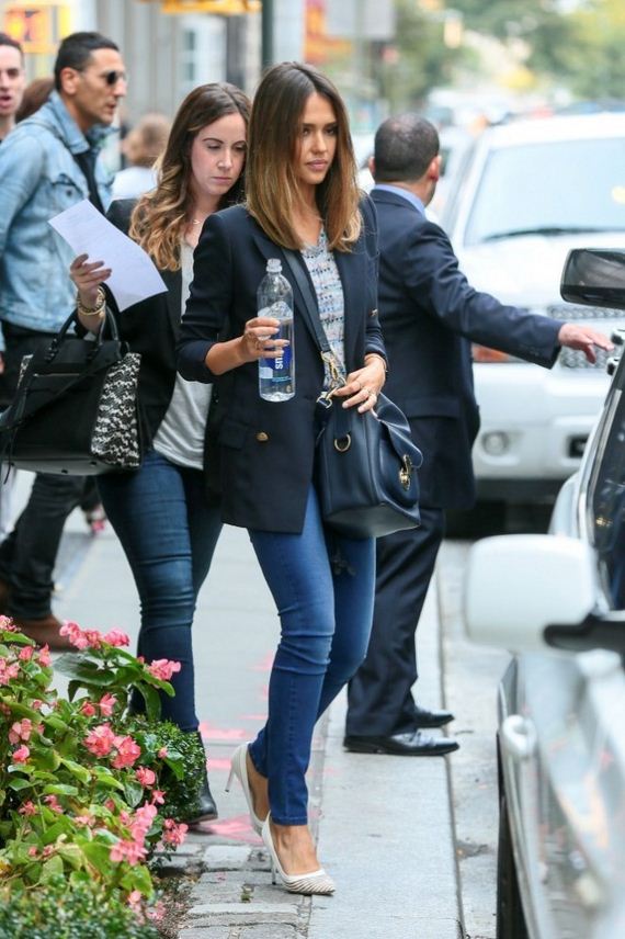 Jessica-Alba-Going-to-a-Meeting