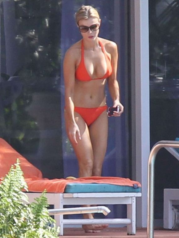 Joanna-Krupa-Hot-Bikini