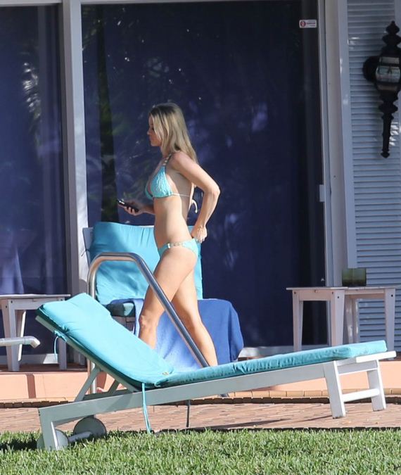 Joanna-Krupa-hot-in-a-bikini-in-Miam