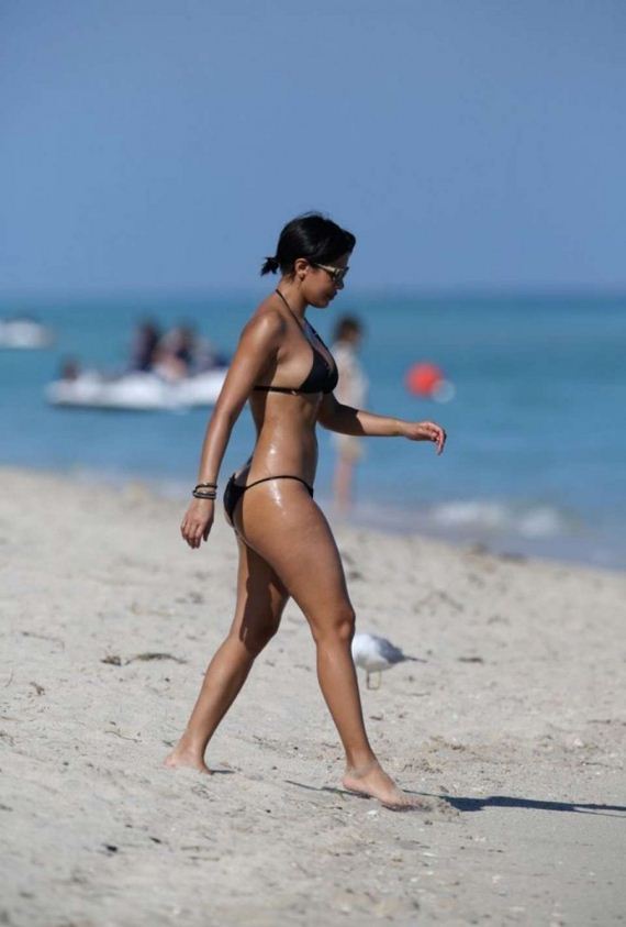 Julissa-Bermudez-Black-Bikini-Photos