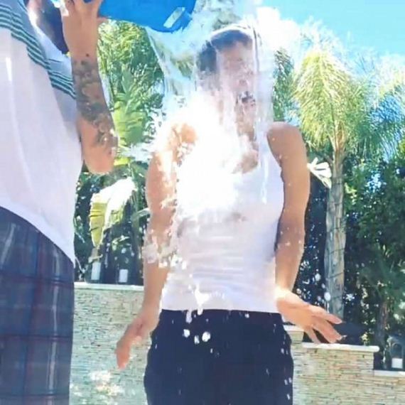 Kaley-Cuoco-Doing-The-ALS-1