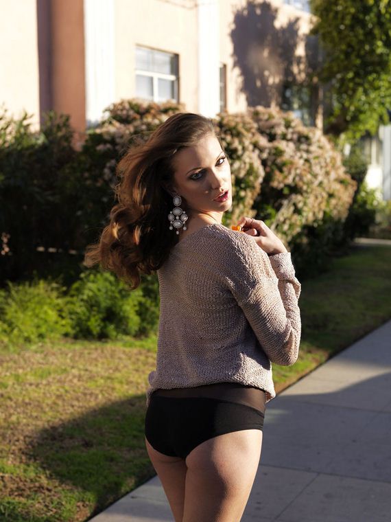 Katie-Cassidy-Greg