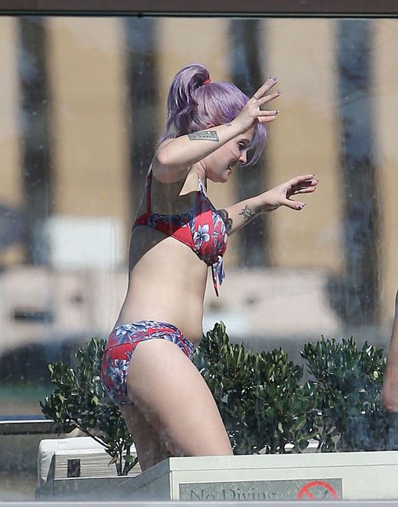 Kelly-Osbourne-in-Bikini-on-Australian