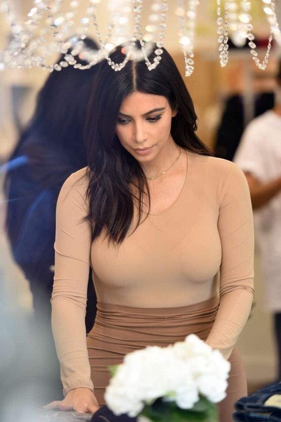 Kim-Kardashian-Shopping