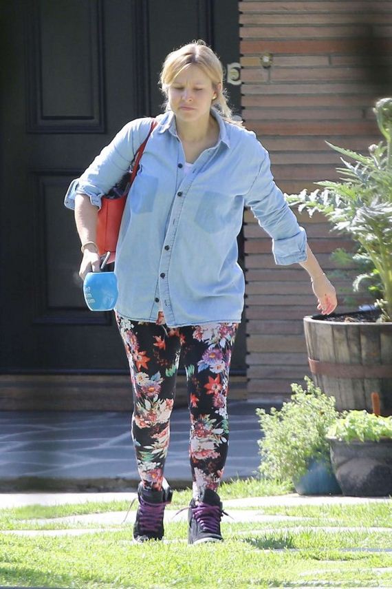 Kristen-Bell-outside-Her-House-in-Los