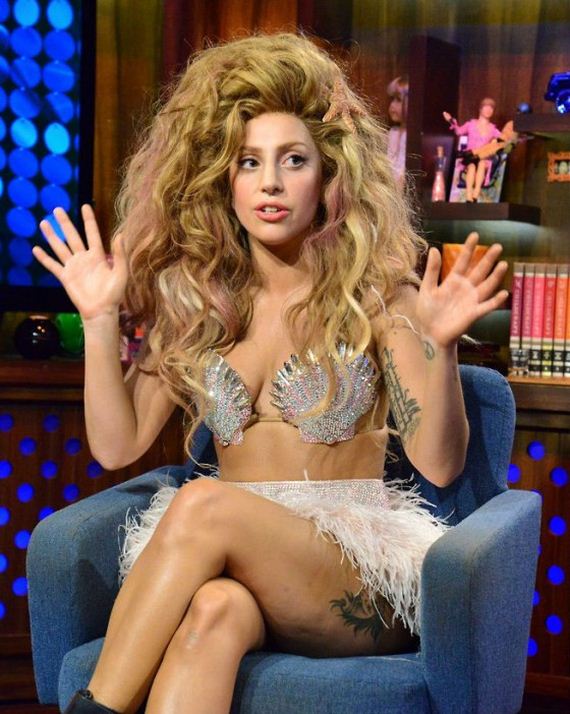Lady-Gaga---clamshell-bikini