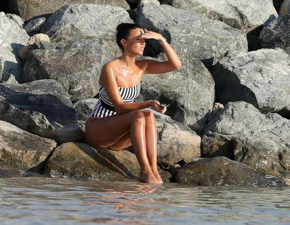 Lucy-Mecklenburgh-in-a-Swimsuit