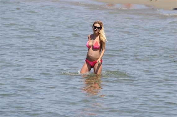 Michelle-Hunziker-in-bikini