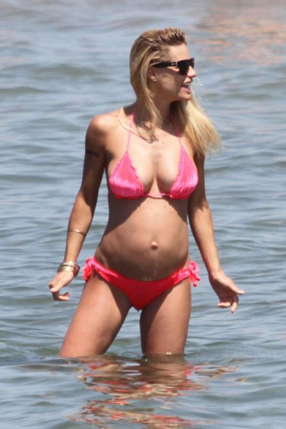 Michelle-Hunziker-in-bikini