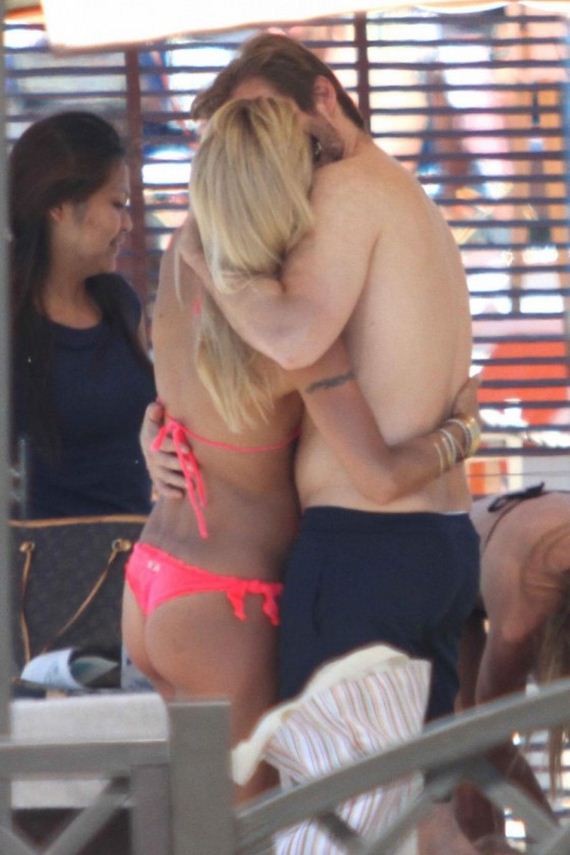 Michelle-Hunziker-in-bikini