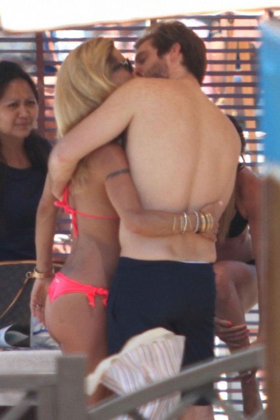 Michelle-Hunziker-in-bikini