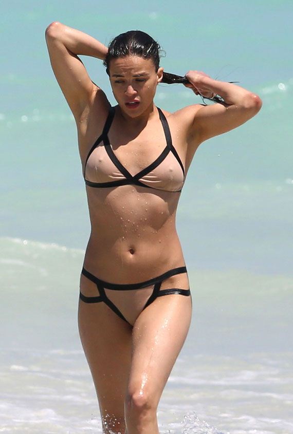 Michelle-Rodriguez-Bikini-on-The-Beach-in-Miami