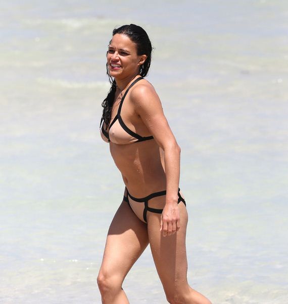 Michelle-Rodriguez-Bikini-on-The-Beach-in-Miami
