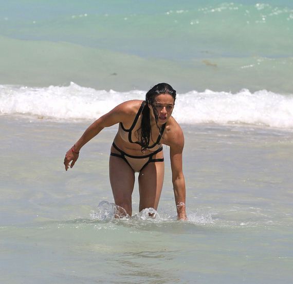 Michelle-Rodriguez-Bikini-on-The-Beach-in-Miami