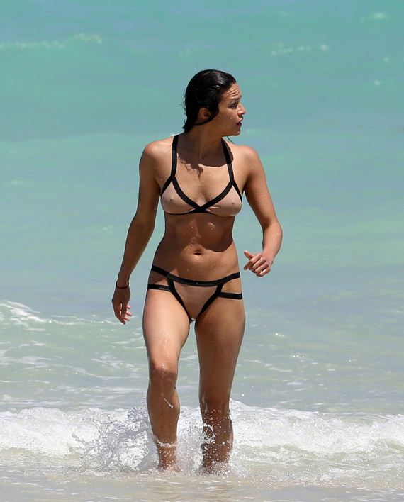 Michelle-Rodriguez-Bikini-on-The-Beach-in-Miami