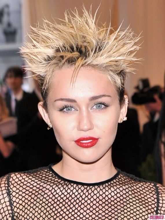 Miley-Cyrus---2013-Met-Gala