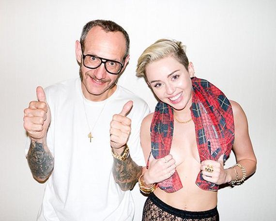 Miley-Cyrus-Bashes-Sinead