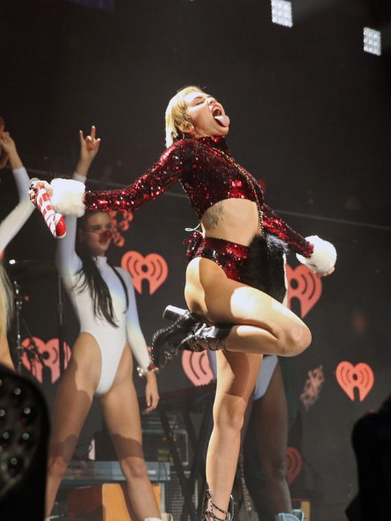 Miley-Cyrus-Jingle-Ball-2013-Pictures
