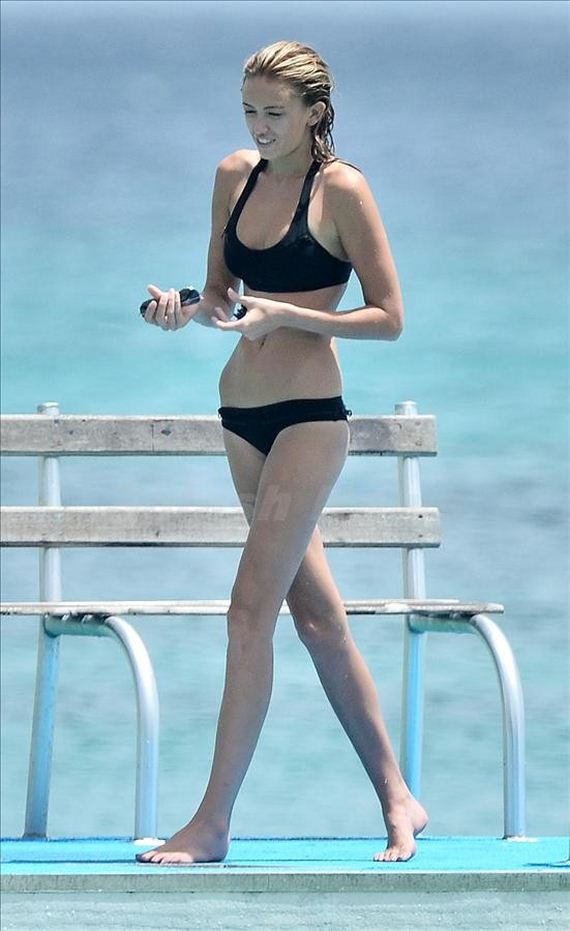 Paulina-Gretzky-in-bikini-in-Barbados